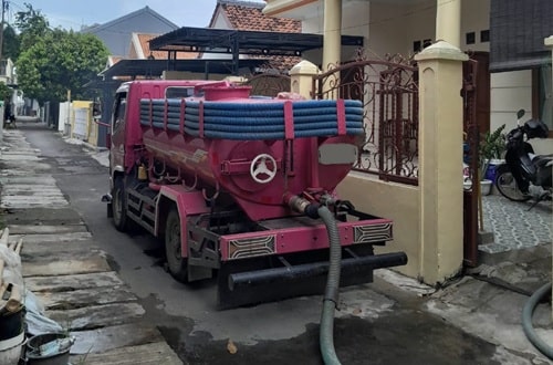 proses sedot wc-min